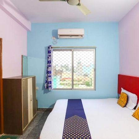 Hotel Alaka Puri Luaran gambar