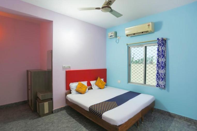 Hotel Alaka Puri Luaran gambar