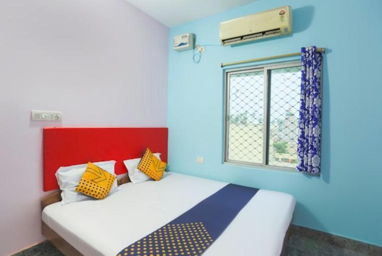 Hotel Alaka Puri Luaran gambar