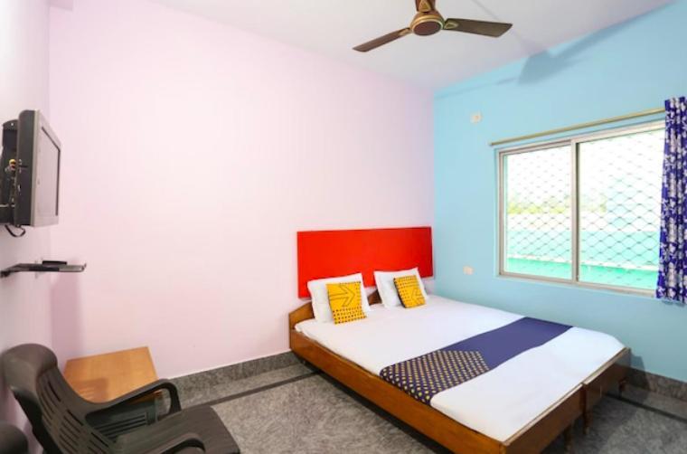 Hotel Alaka Puri Luaran gambar