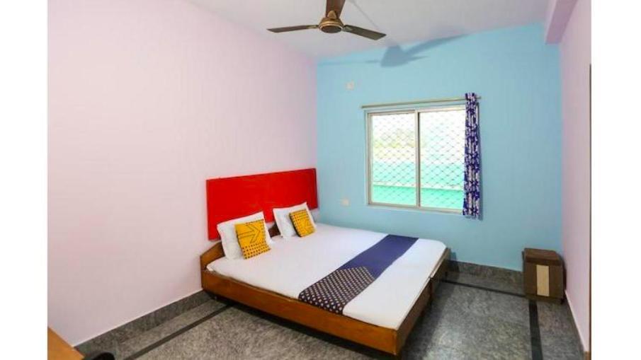 Hotel Alaka Puri Luaran gambar