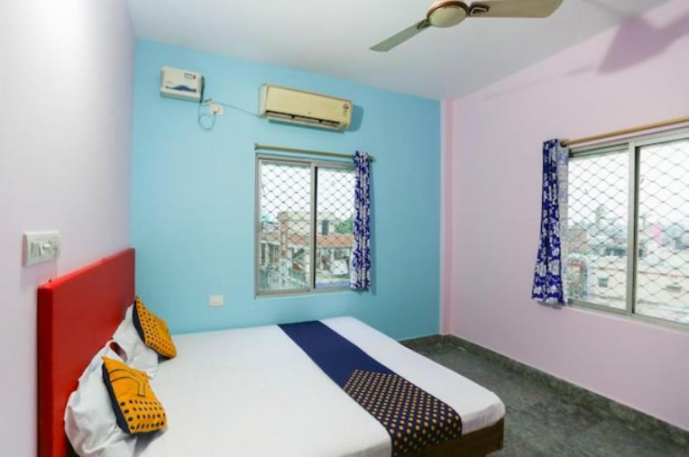 Hotel Alaka Puri Luaran gambar