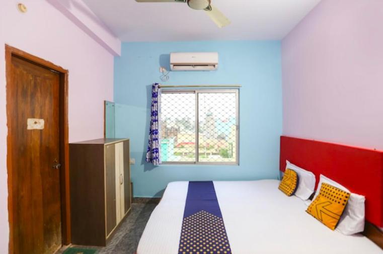 Hotel Alaka Puri Luaran gambar